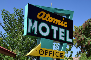 atomic-motel_04.jpg